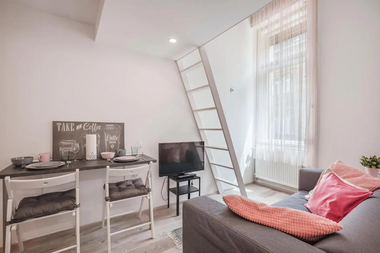 Apartment D'Crown Residences Budapest