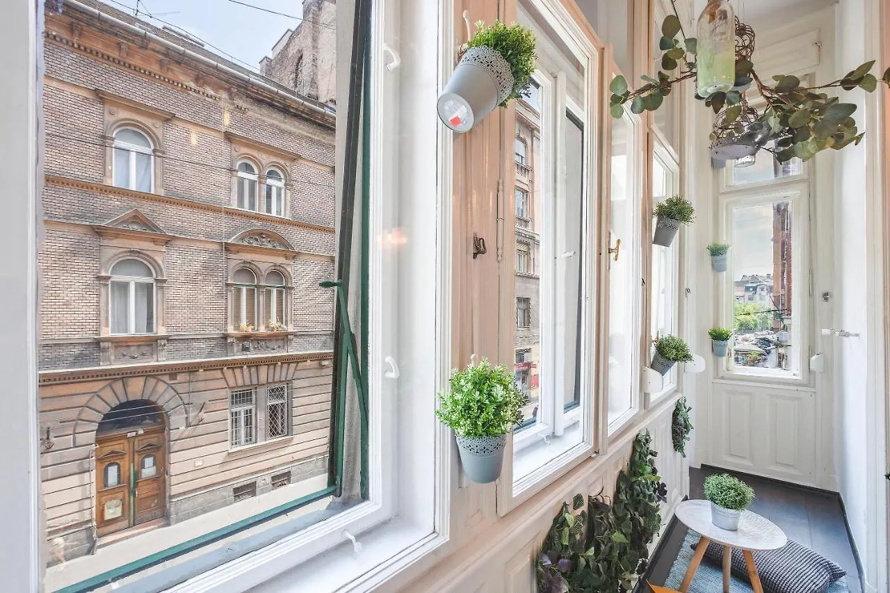 D'Crown Residences Budapest Apartment